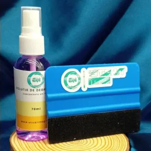 Comandă acum Kit Aplicare Stickere Auto , Racleta si Solutie Degresare, Montaj Usor Autocolante