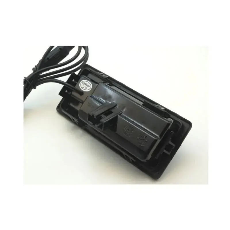 Edotec EDT-CAM526 Camera de marsarier cu prindere pe manerul portbagajului Volkswagen si Skoda v1 Cumpără online